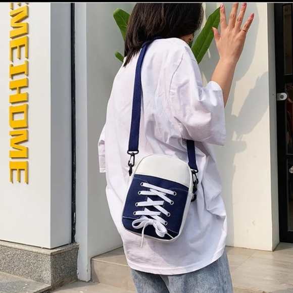 NWT!! Women's Unique Blue and White Crossbody Shoulder Bag 💙✨️💙 - Picture 4 of 12